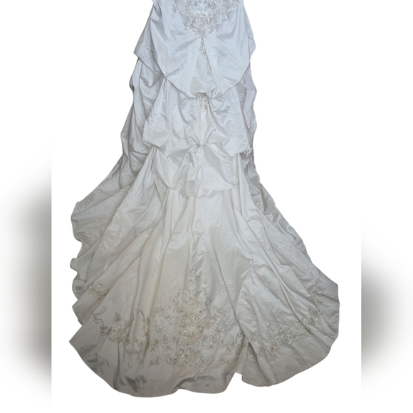 BNWT David's Bridal White Strapless Wedding Dress - Picture 13 of 16